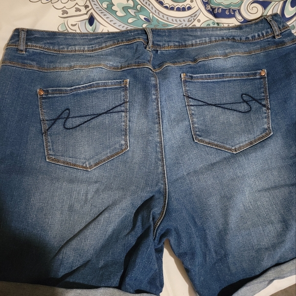 C Est 1946 denim shorts - Picture 2 of 4